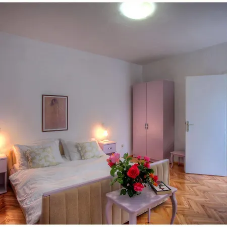 Stella Apartment *